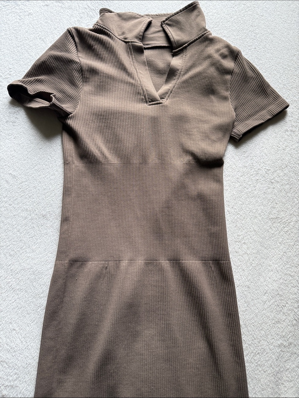 Ribbed Short-Sleeve V-Neck Dress in Brown